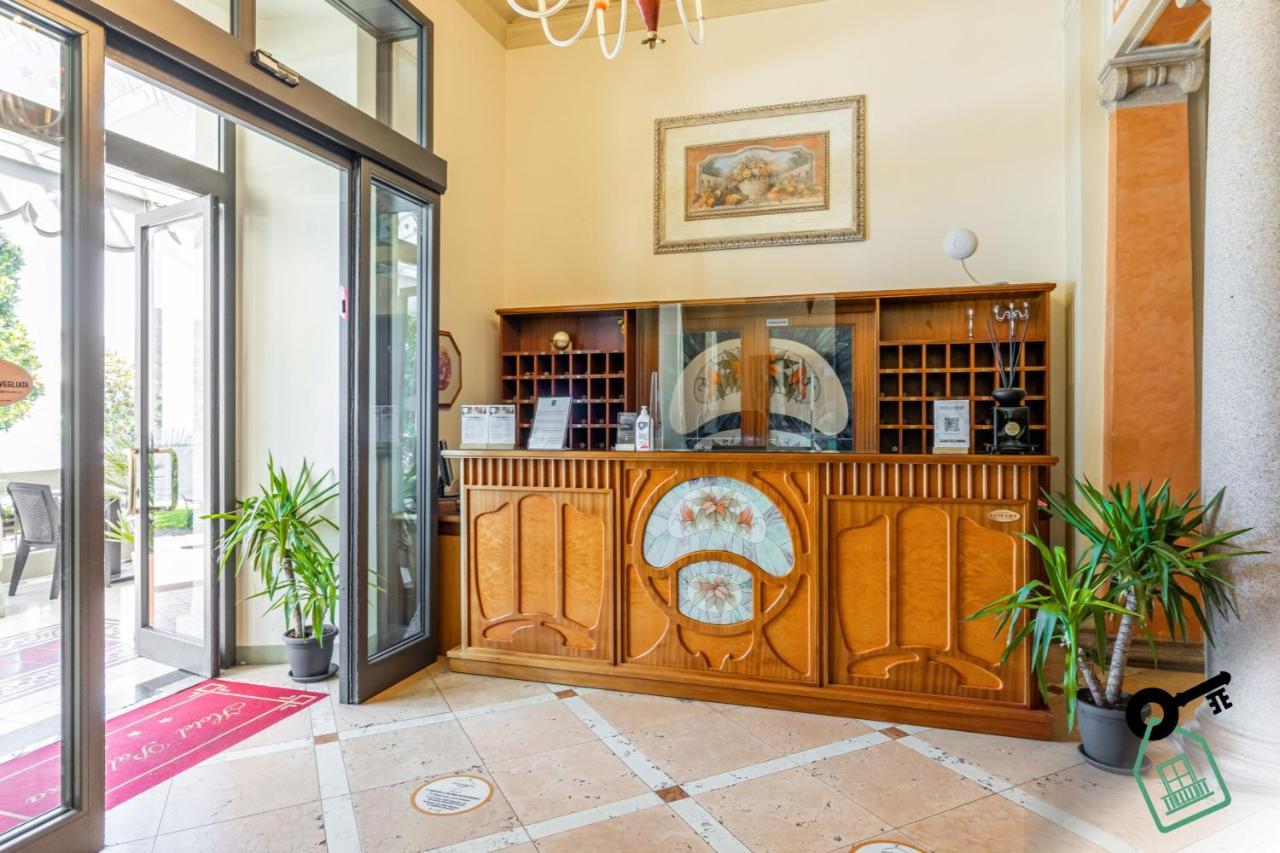 Hotel Rooms Lago Maggiore Verbania Exterior photo